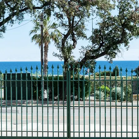 Bright Just A Stone's Throw From The Sea Daire *